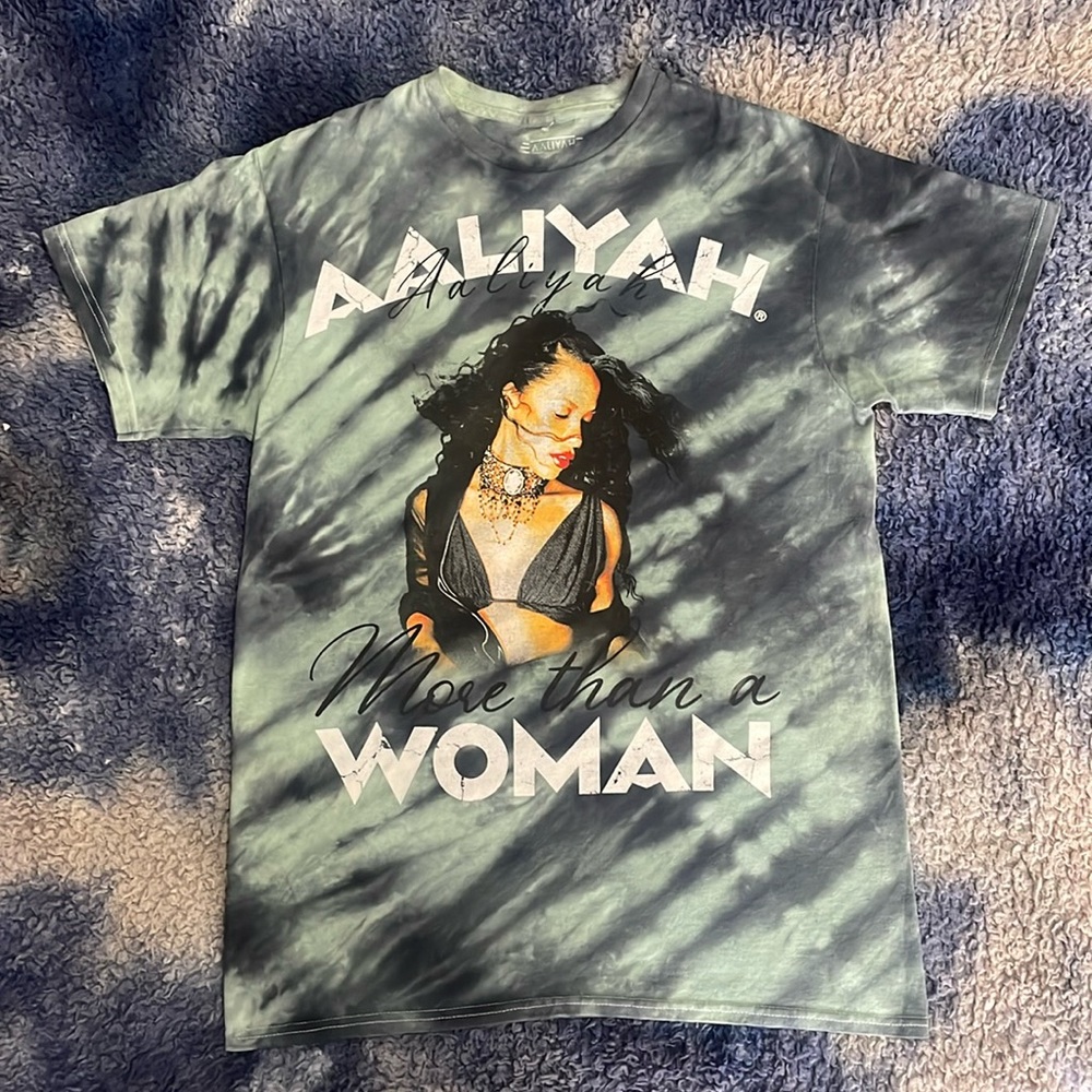 🎶 👚 Aaliyah “More Than A Woman” tie dye tshirt M